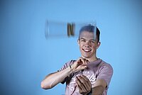 Beeindruckender Magnus-Effekt am Plastikbecher (Foto: Jugend forscht)